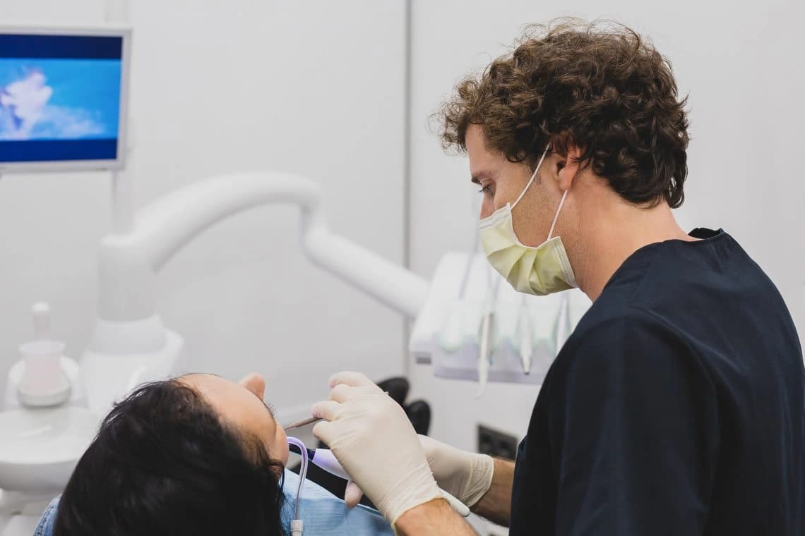 Tem sensibilidade dentária? Saiba as causas!