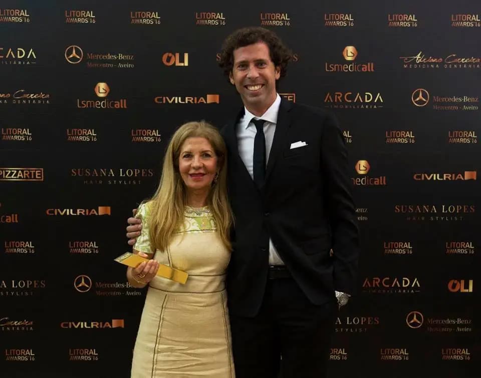 Adriano Carreira entrega prémio Produto Inovação na Gala Litoral Awards Adriano Carreira entrega prémio Produto Inovação na Gala Litoral Awards